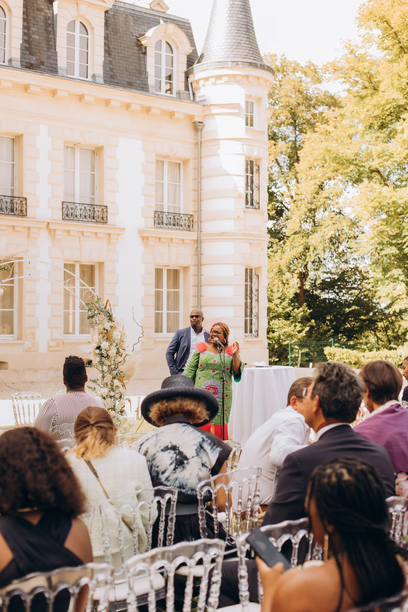 Guests arriving for the outdoor ceremony