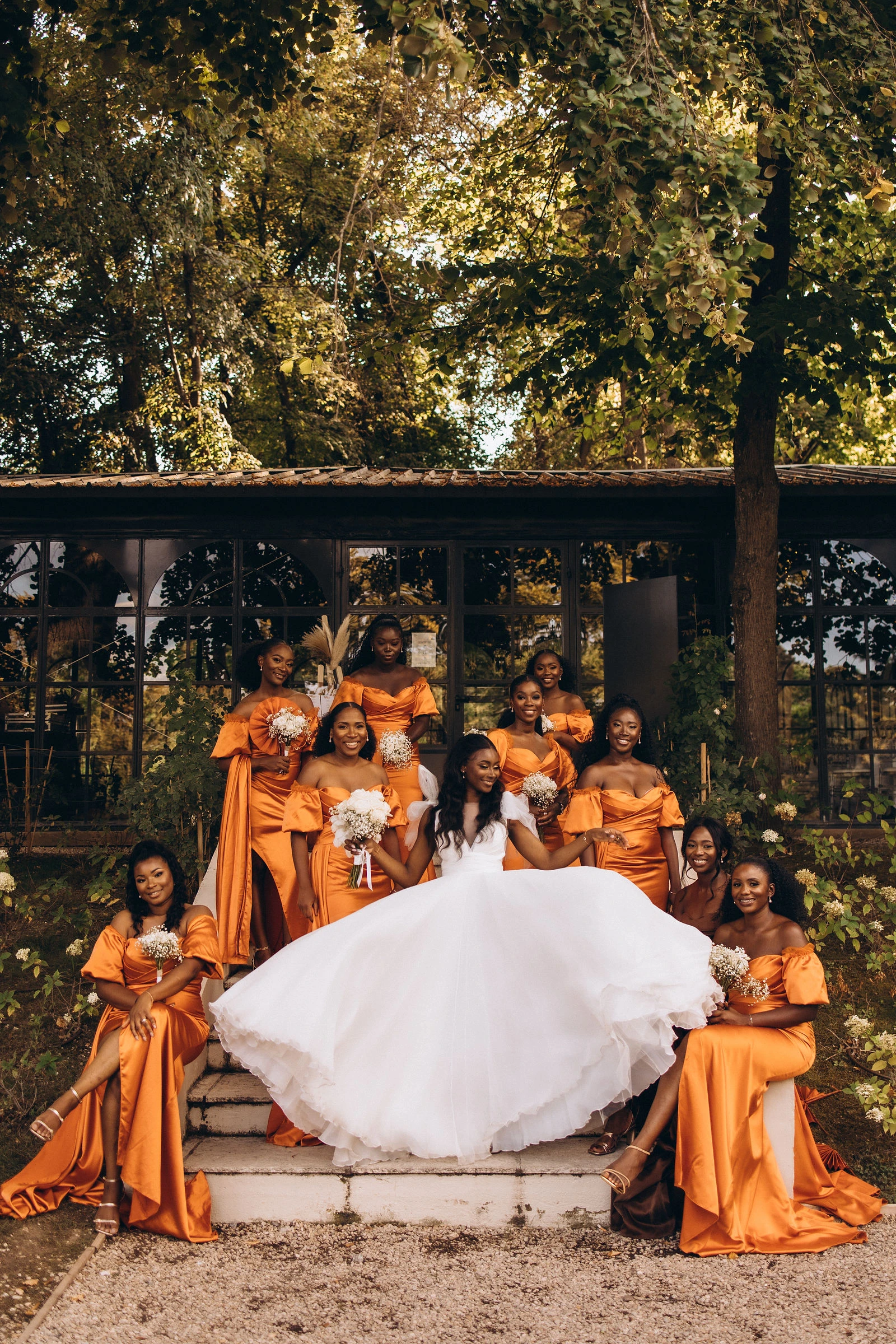 Bridesmaids around the bride in the château gardens