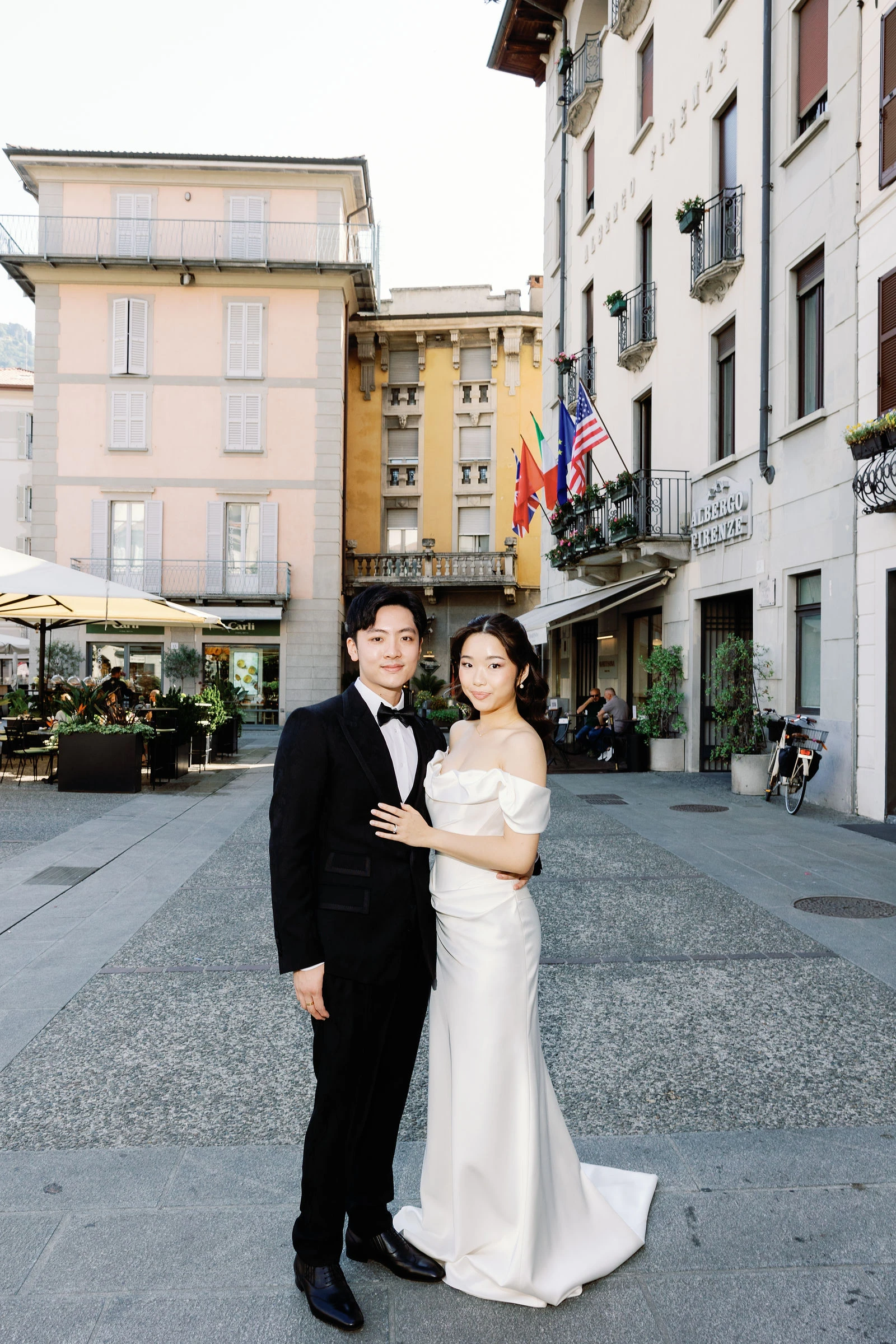 Couple in a piazza in Como old town