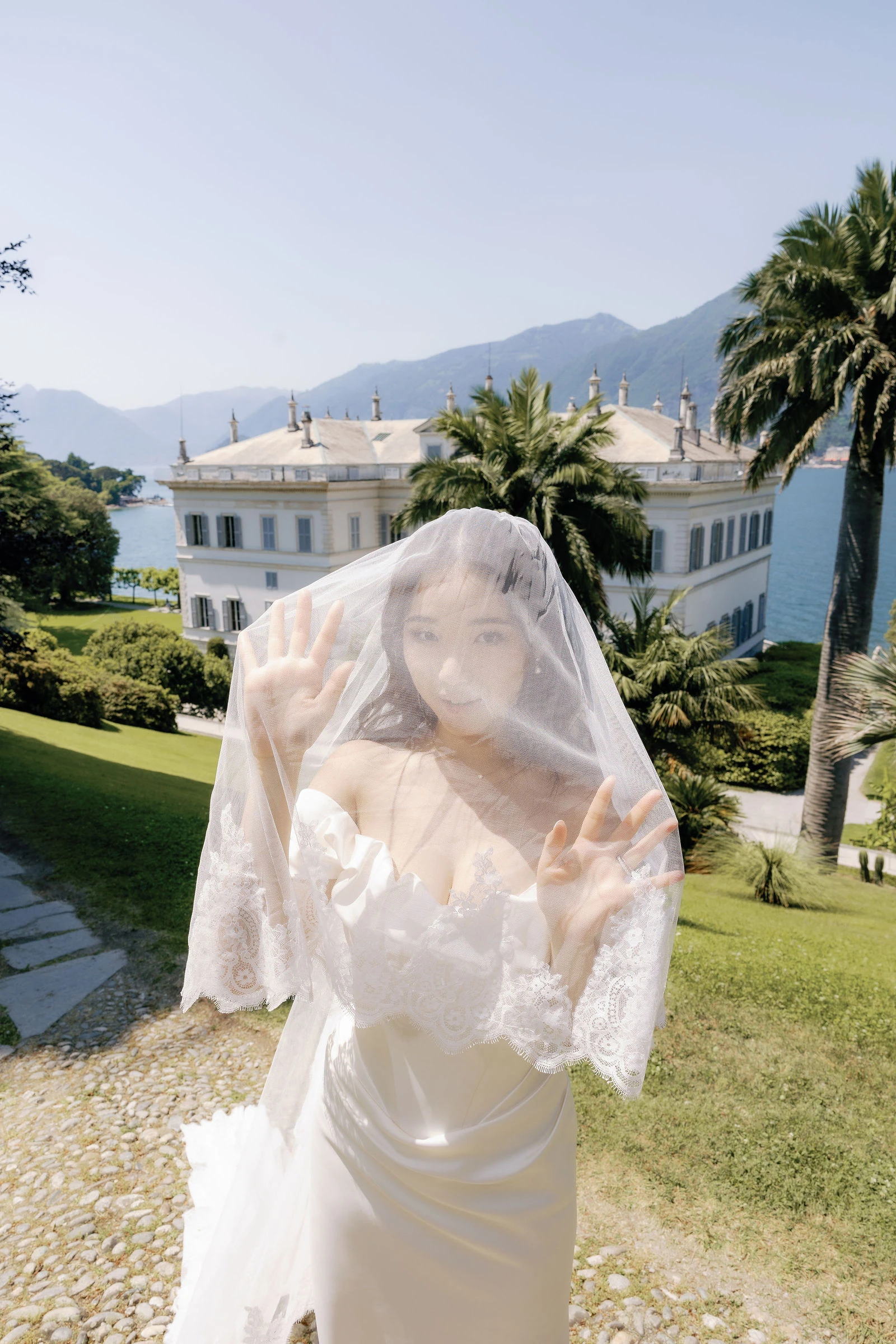Bride under her veil in the gardens of Villa Melzi