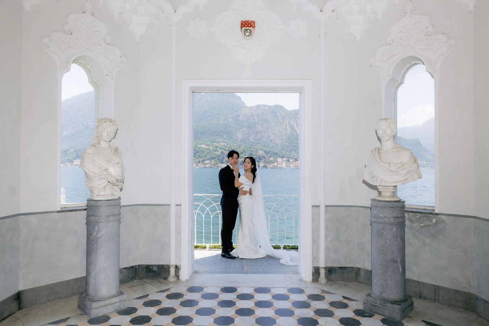 Couple in the lakeside pavilion with marble busts