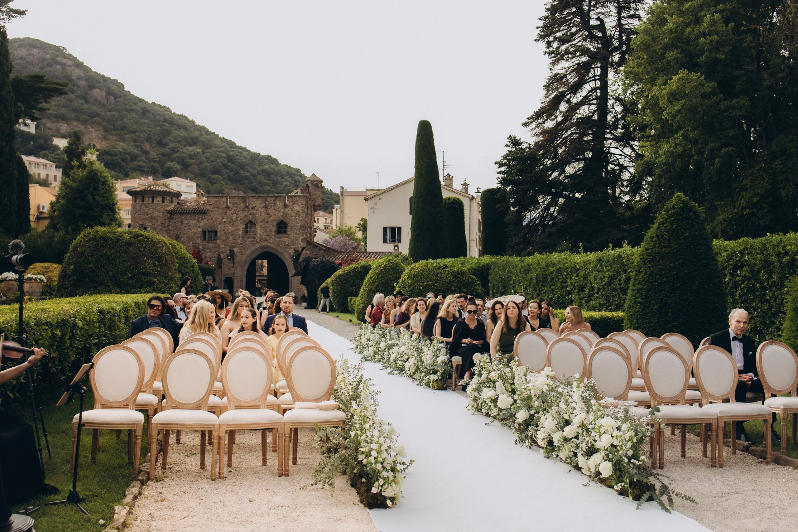 Ceremony aisle in the castle gardens