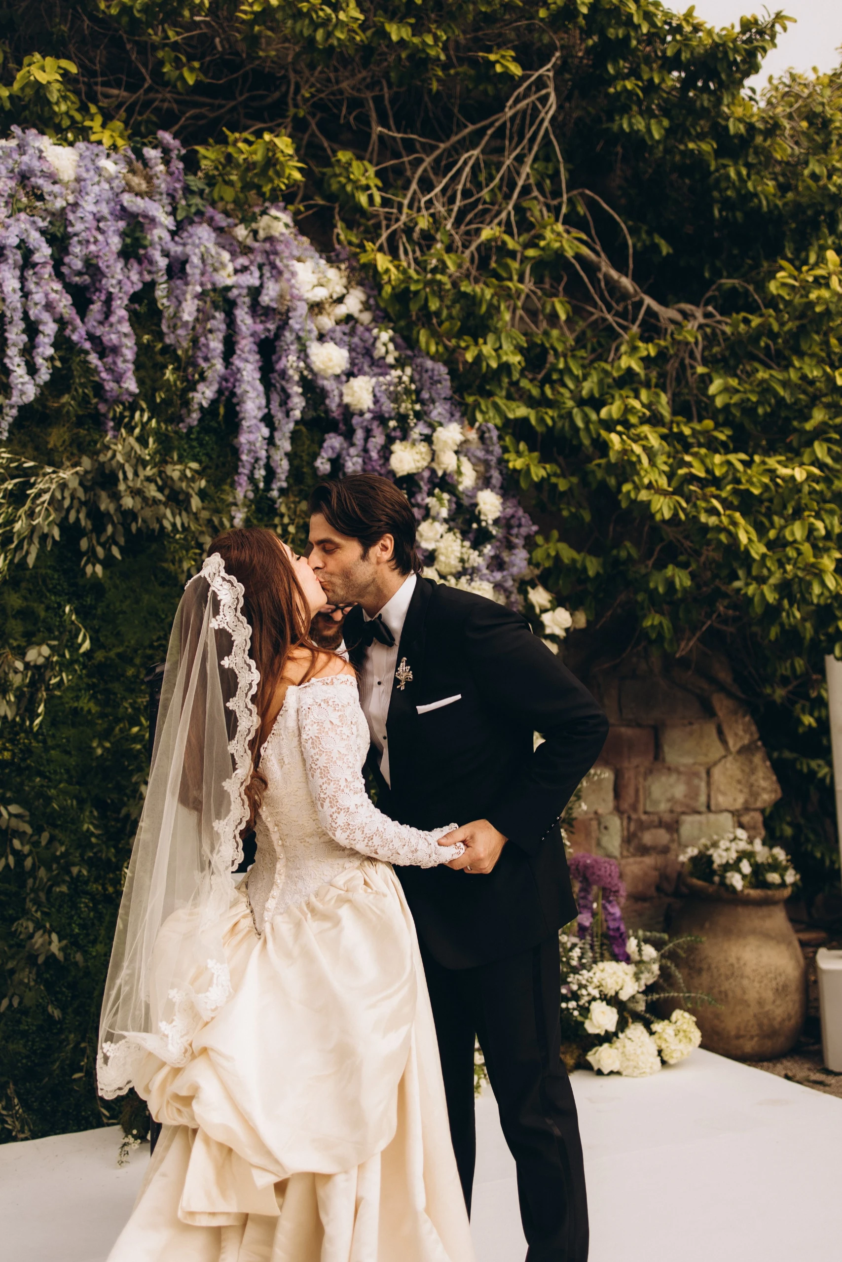 The kiss under the wisteria arch