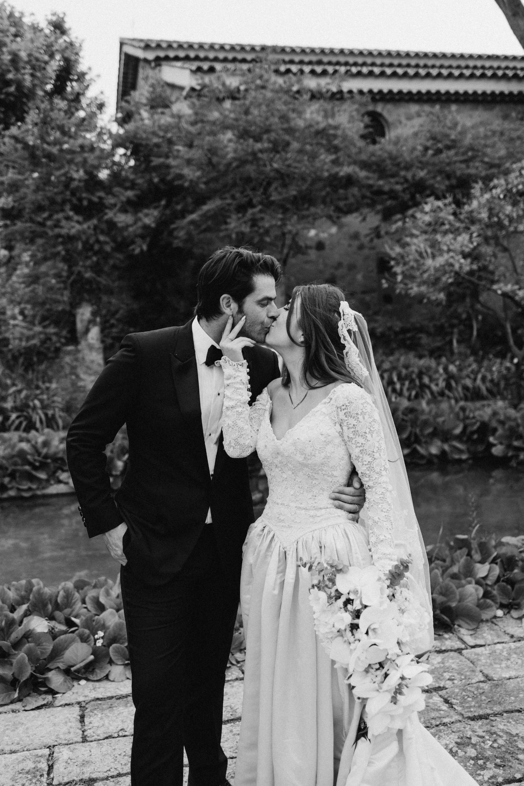Couple in the castle garden, black and white