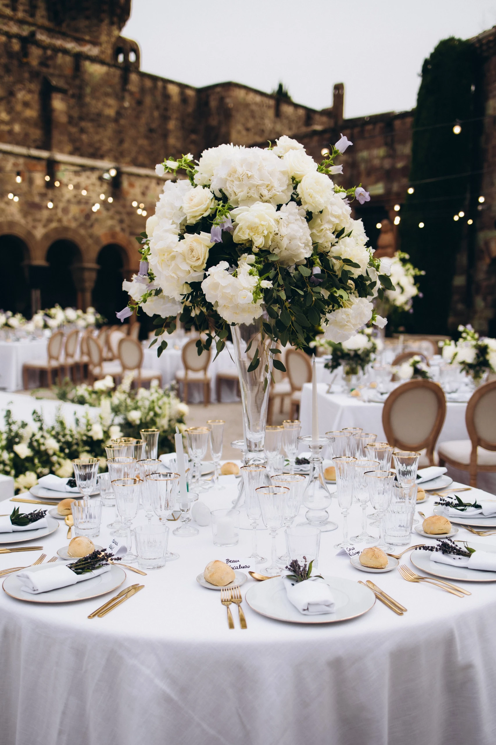 Wedding table with white flowers